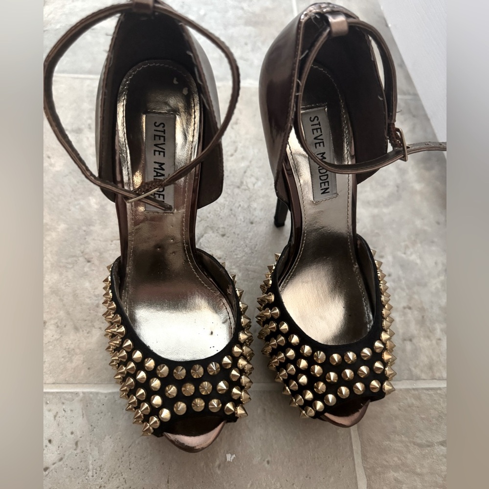 Steve Madden platform heels with gold studs size 6